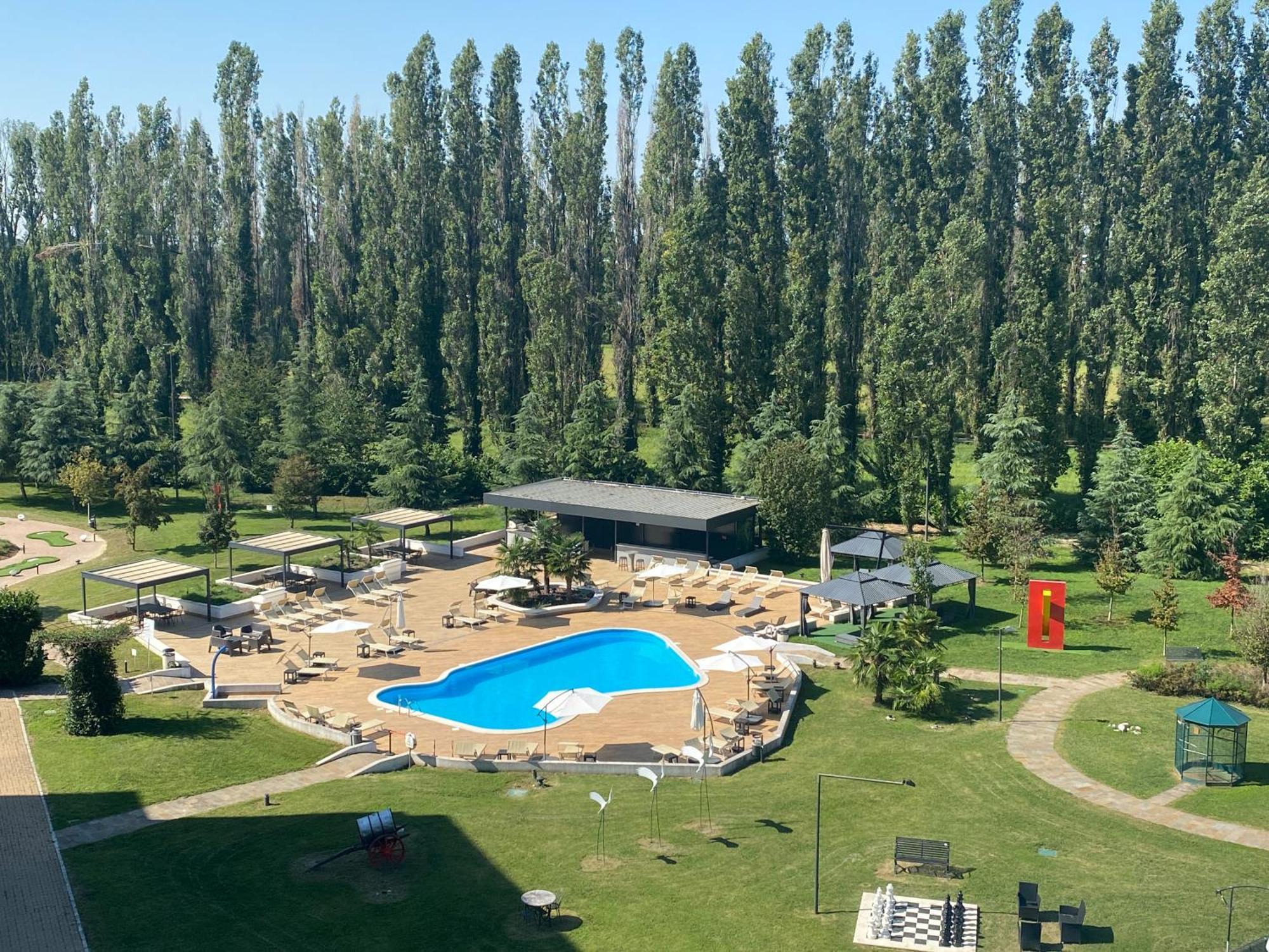 Ibis Styles Milano Est Settala Hotel Bagian luar foto