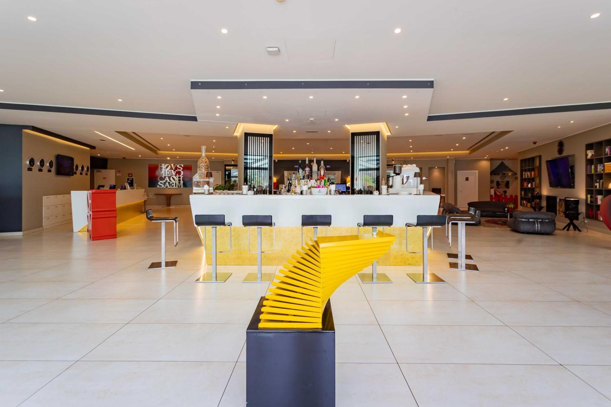 Ibis Styles Milano Est Settala Hotel Bagian luar foto