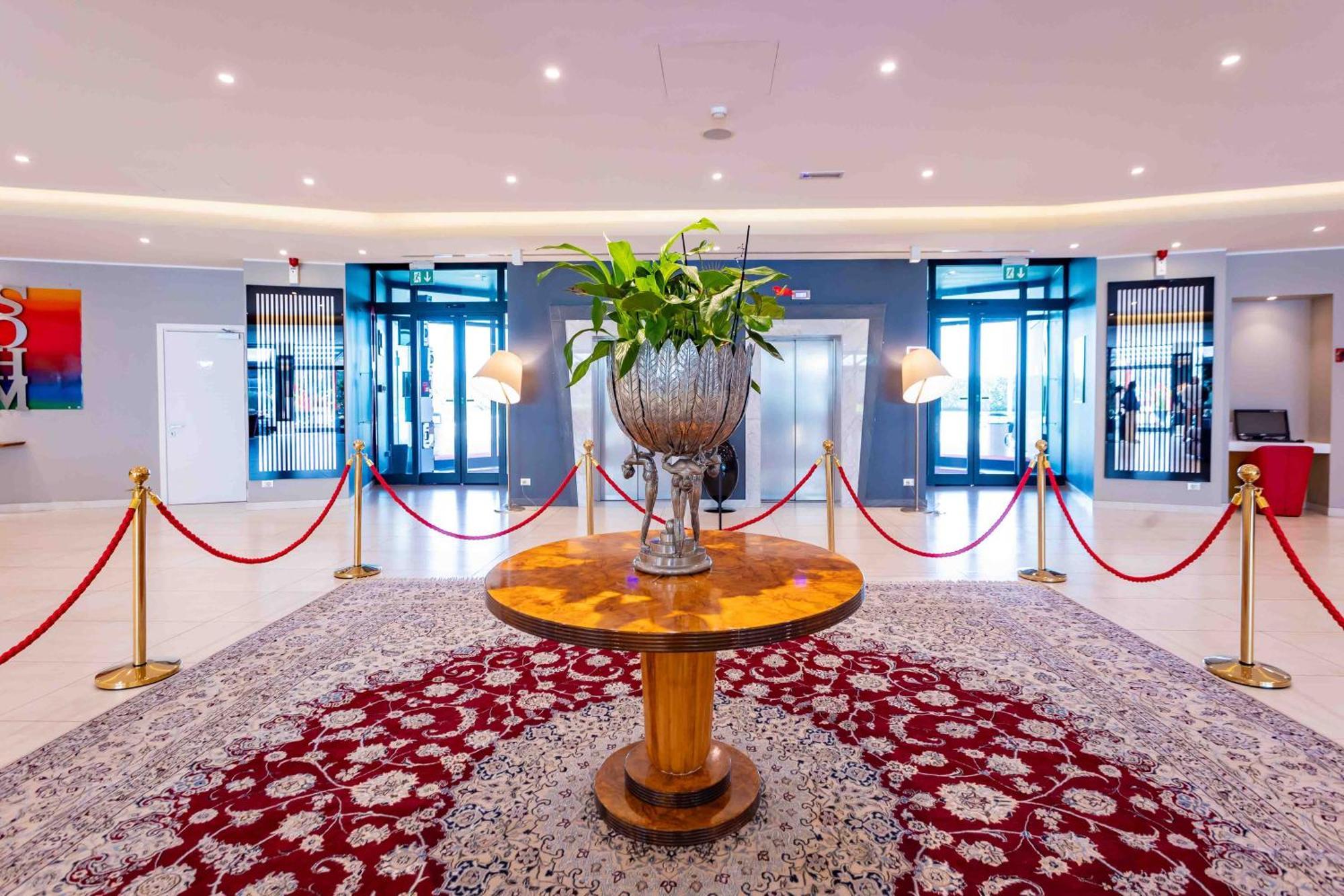 Ibis Styles Milano Est Settala Hotel Bagian luar foto