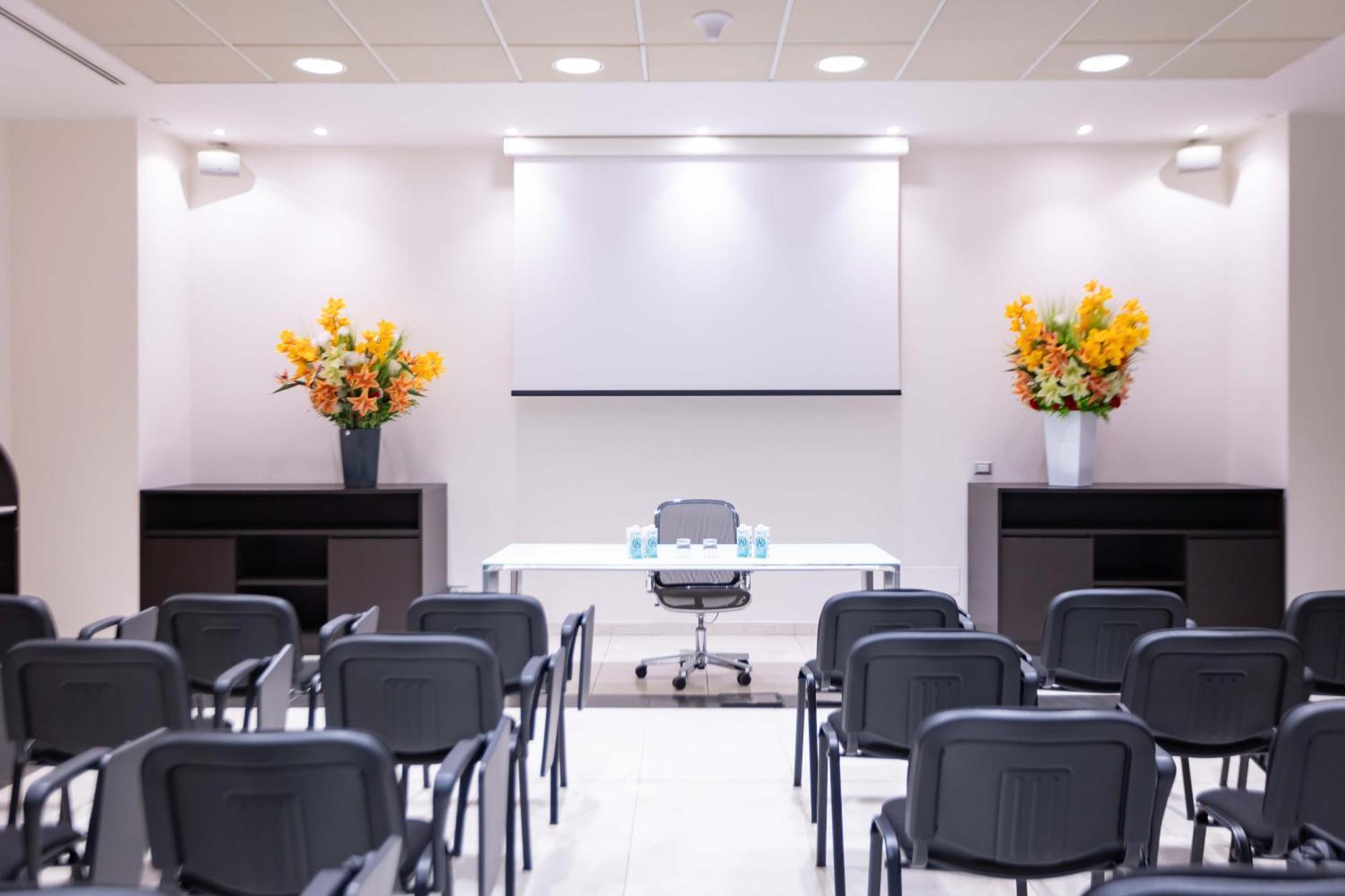 Ibis Styles Milano Est Settala Hotel Bagian luar foto
