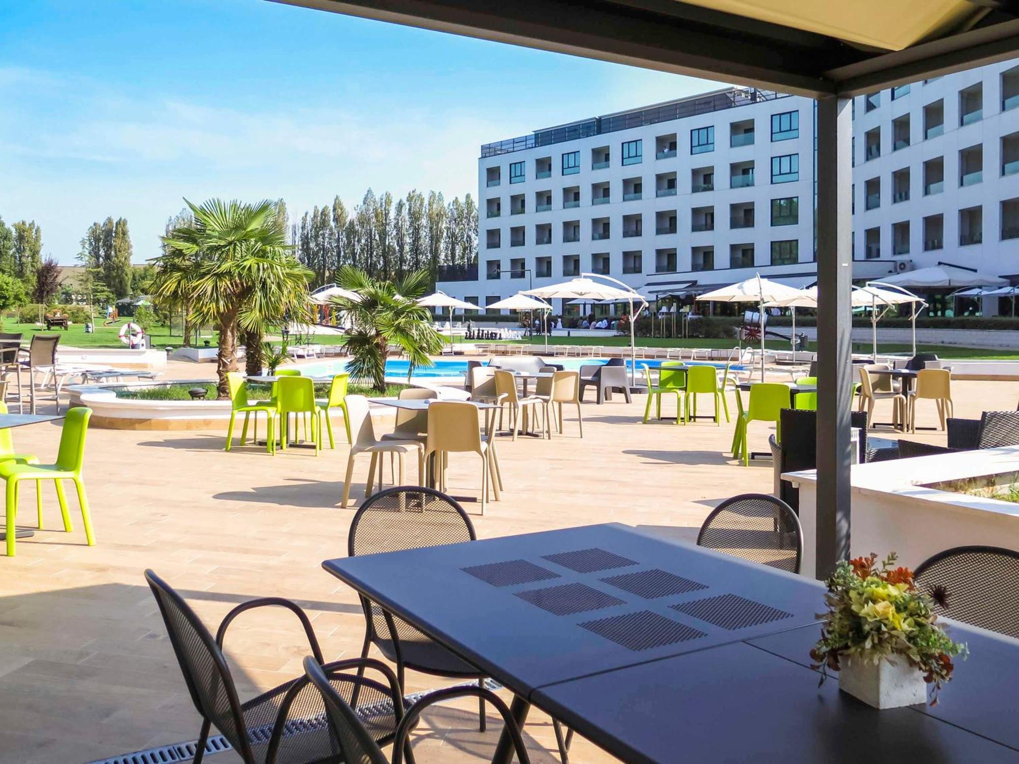 Ibis Styles Milano Est Settala Hotel Bagian luar foto