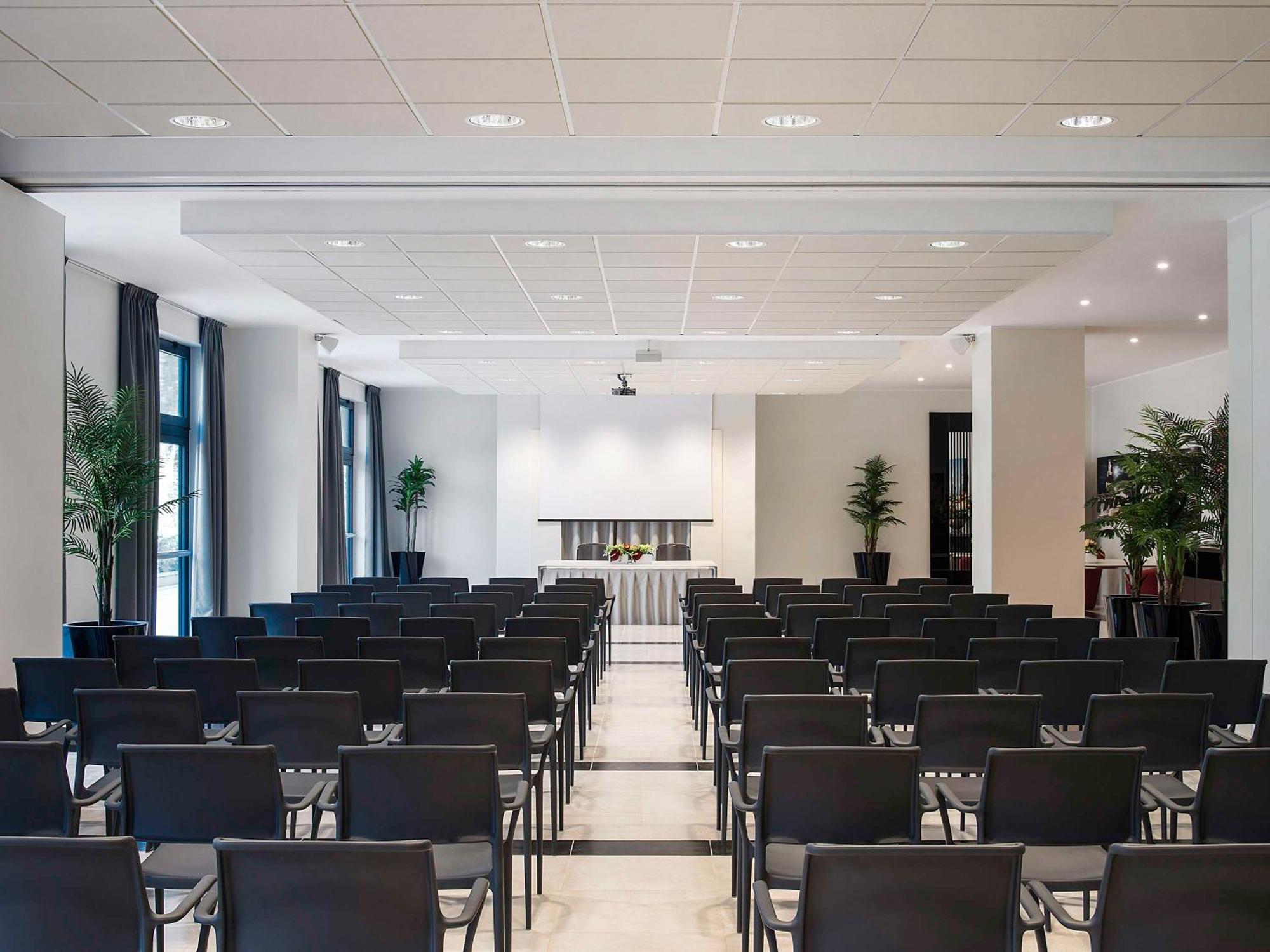 Ibis Styles Milano Est Settala Hotel Bagian luar foto