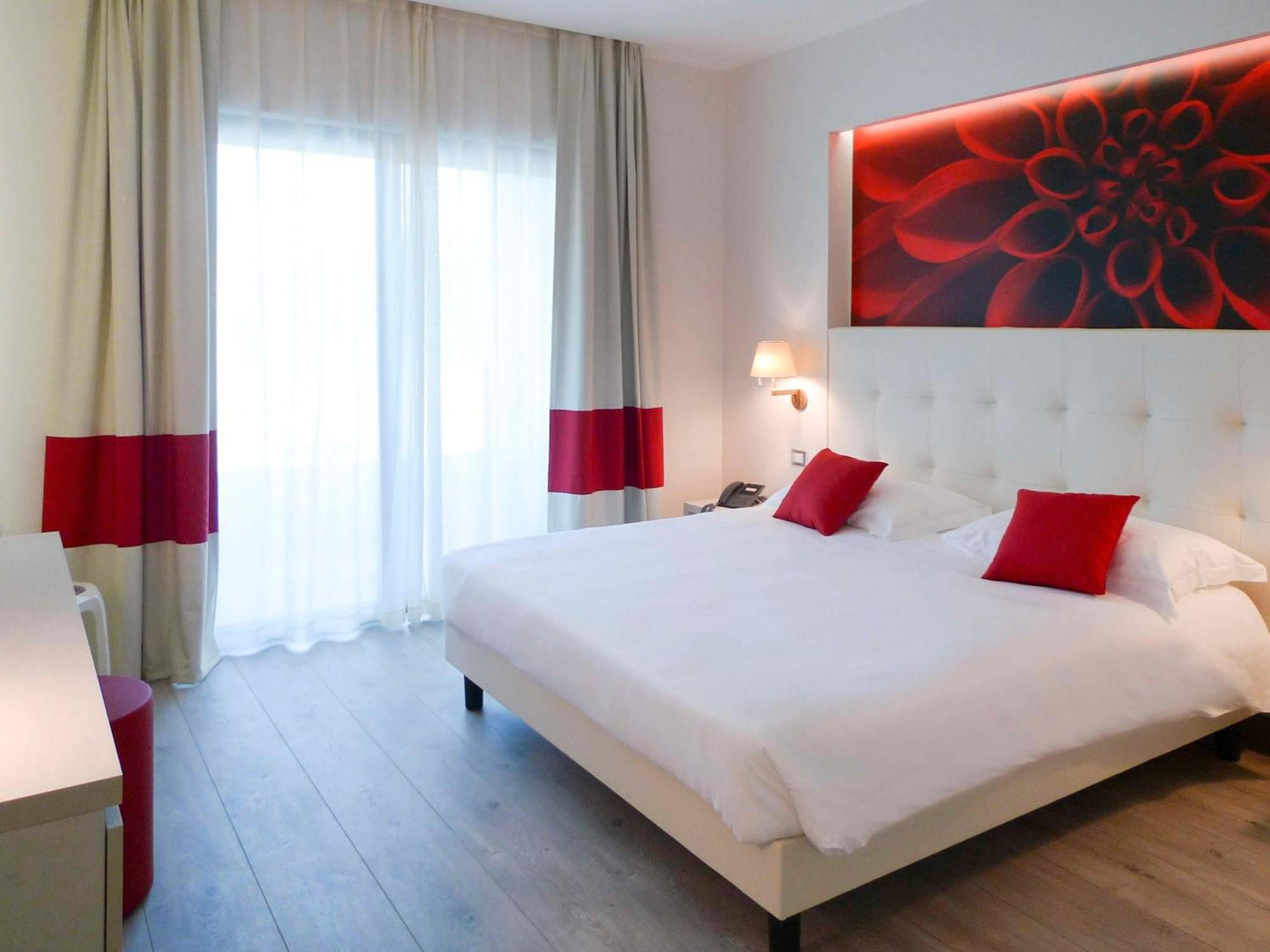 Ibis Styles Milano Est Settala Hotel Bagian luar foto