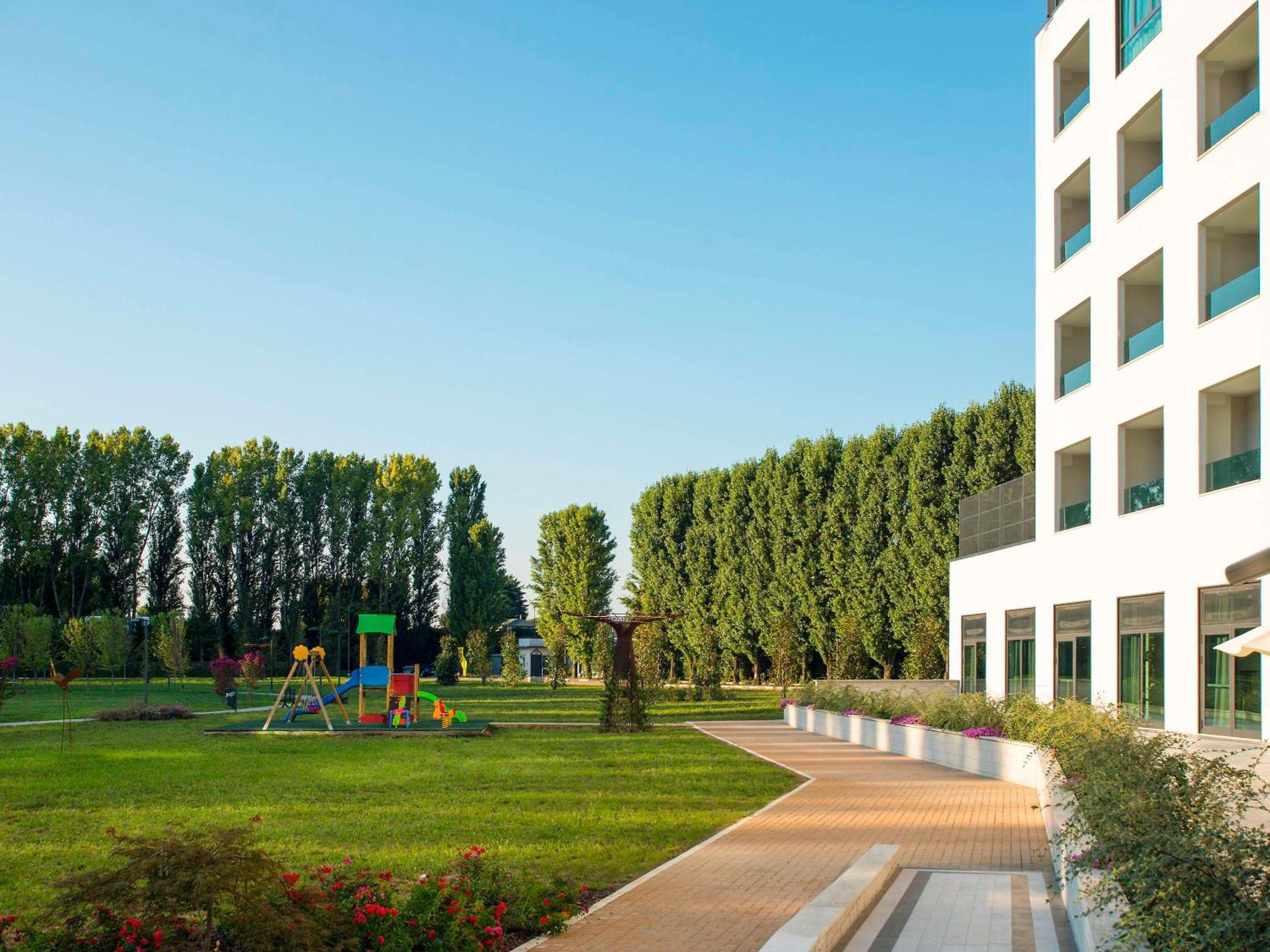 Ibis Styles Milano Est Settala Hotel Bagian luar foto